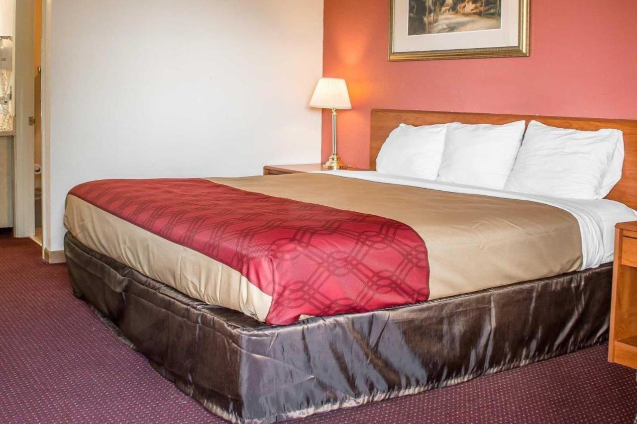 Econo Lodge Мадисон Экстерьер фото