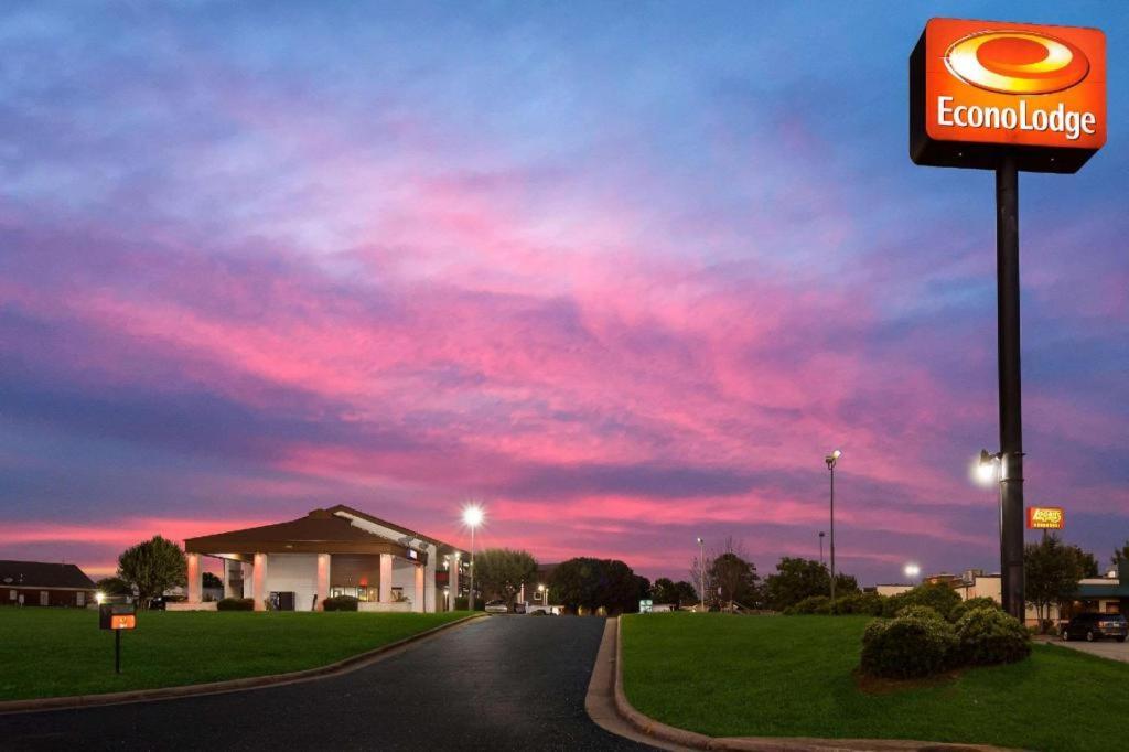 Econo Lodge Мадисон Экстерьер фото