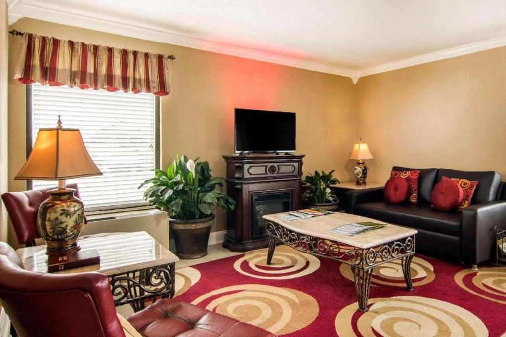 Econo Lodge Мадисон Экстерьер фото