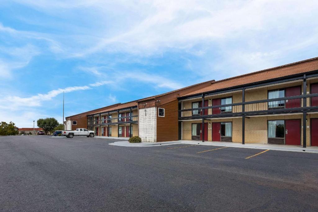Econo Lodge Мадисон Экстерьер фото