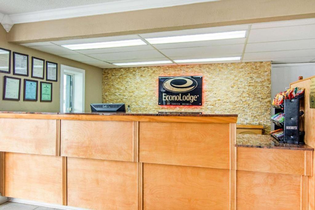 Econo Lodge Мадисон Экстерьер фото