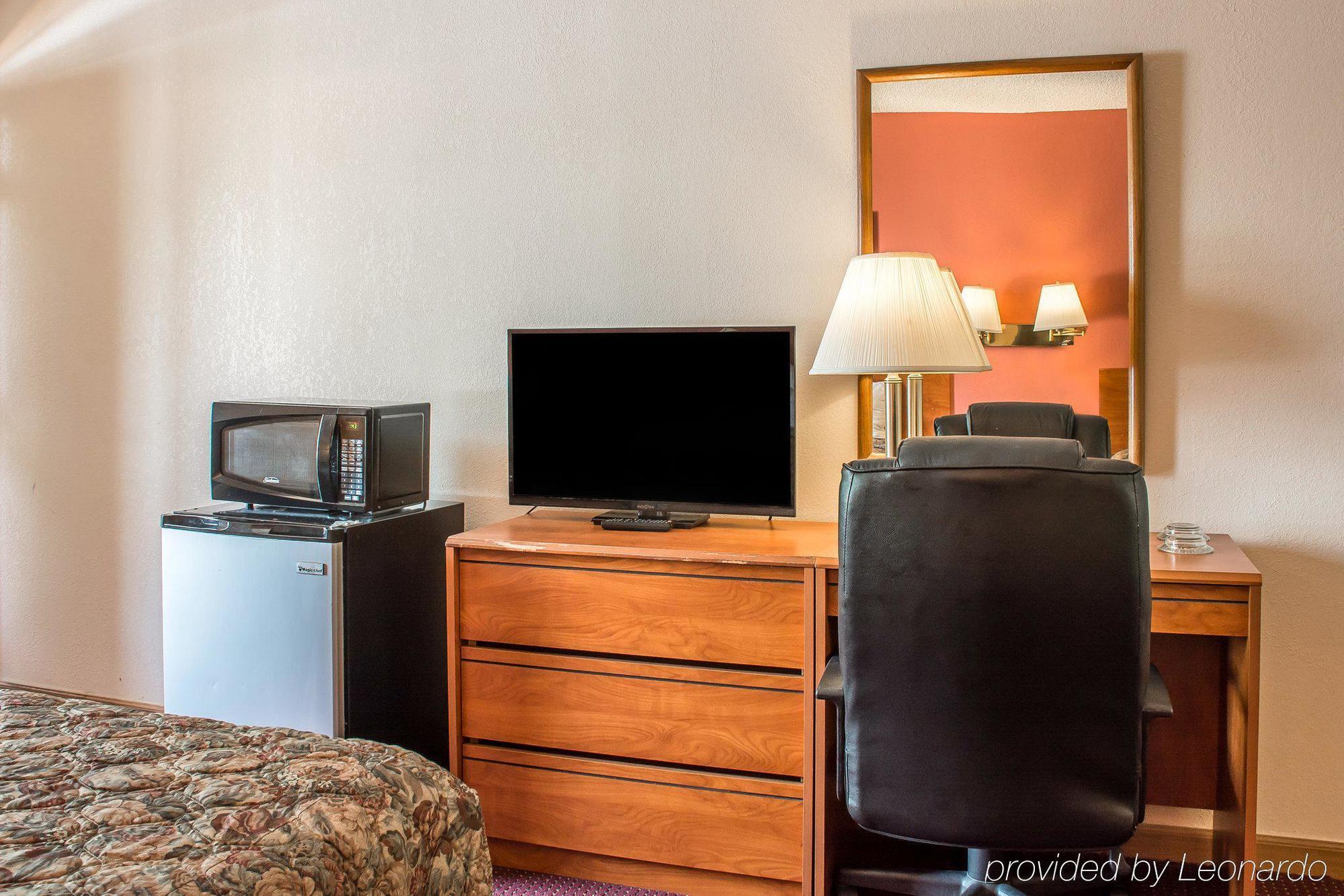 Econo Lodge Мадисон Экстерьер фото