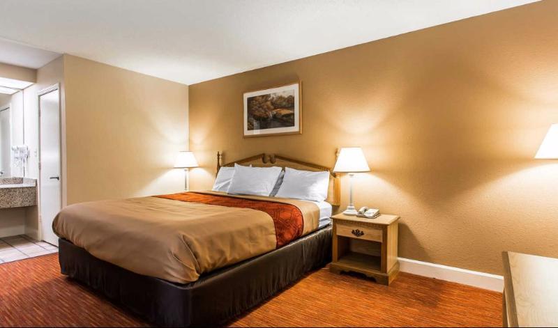 Econo Lodge Мадисон Экстерьер фото