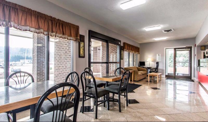 Econo Lodge Мадисон Экстерьер фото